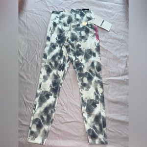 NWT new with tags Victoria’s Secret leggings - grey/white/ with hot pink